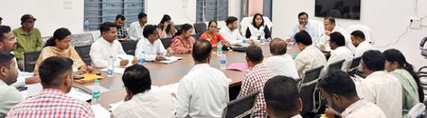 बस्तर संभागायुक्त ने केशकाल में समीक्षा बैठक ली