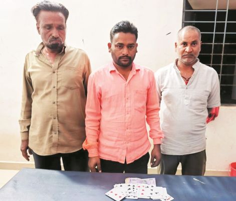 जुआ खेलते 3 पकड़ाए, नगदी रकम जब्त
