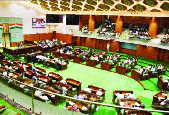 मंदिर के बगल में शराब दुकान!