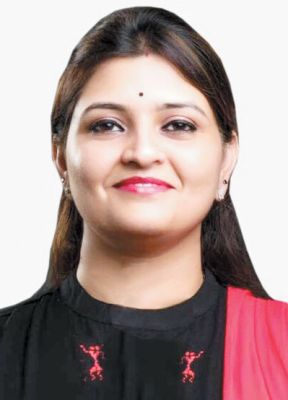 जर्जर सडक़ों पर पैदल भी नहीं चला जा रहा-भावना