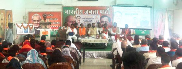 संगठन की विचारधारा-कार्यशैली को मंडल, शक्ति केंद्र और बूथ स्तर तक सुदृढ़ करें-अखिलेश