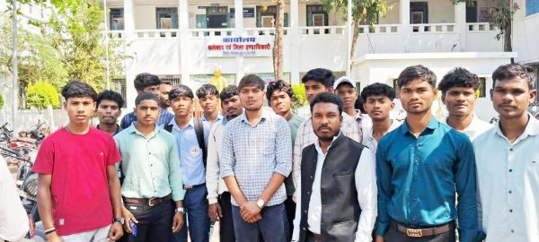 पोस्ट मैट्रिक बालक छात्रावास बदहाल   छात्रों ने कलेक्टोरेट पहुंचकर लगाई गुहार