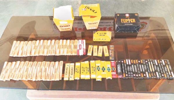 तम्बाकू उत्पाद बेचने वाले 13 दुकानदारों पर कार्रवाई