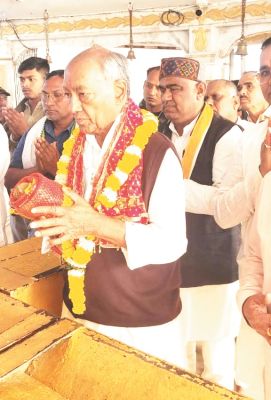 पूर्व सीएम दिग्विजय का डोंगरगढ़ में भव्य स्वागत