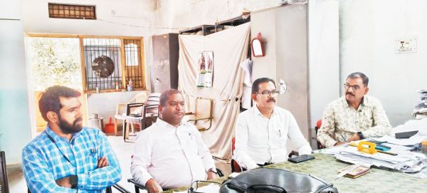 बोनस वितरण से पहले बैंक अध्यक्ष ने ली सहकारिता की बैठक