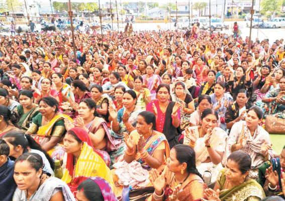 आंगनबाड़ी सहायिका-कार्यकर्ता संघ का धरना-प्रदर्शन