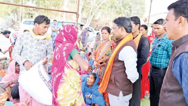 इच्छापुर में जीराम जी जनचौपाल, सांसद ने ग्रामीणों की सुनी समस्याएं