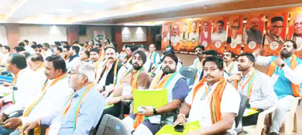 भाजपाइयों को बूथ प्रबंधन व जनसंपर्क का दिया प्रशिक्षण