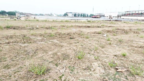 निर्माण कार्य से मैदान की हालत बदतर, खिलाडिय़ों ने लगाई गुहार