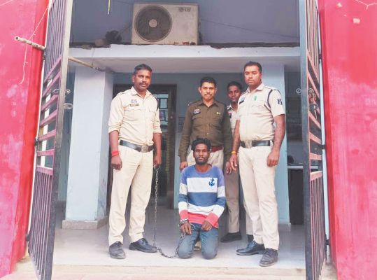 हत्या और मारपीट के फरार आरोपी गिरफ्तार