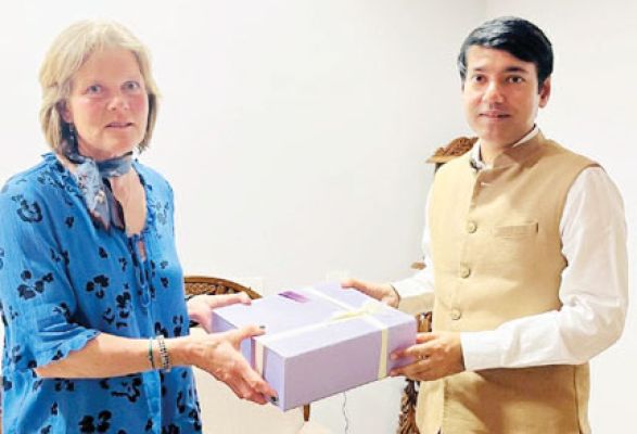 बस्तर की सांस्कृतिक धरोहर ने जीता संयुक्त राष्ट्र की मेंटर का दिल, भावुक होकर विदा हुईं किर्सी ह्यवैरिनेन