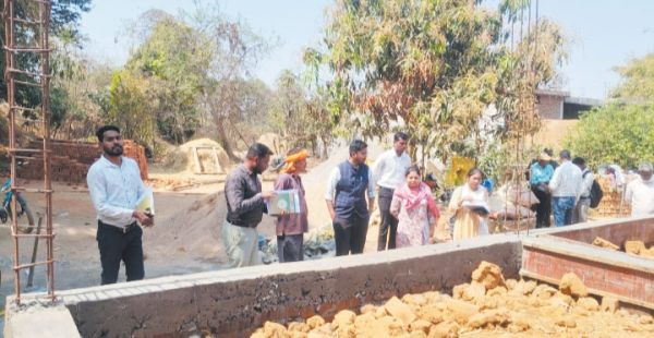 आवास योजनाओं में तेजी, सीईओ का निरीक्षण