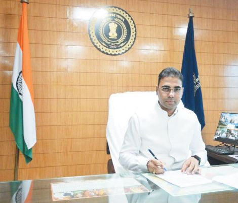 नए कलेक्टर कुलदीप शर्मा ने संभाला पदभार