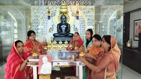 श्री मुनिसुब्रत नाथ दिगम्बर जैन मंदिर अमलतास, कचना में, श्री नंदीश्वर दीप विधान आयोजित