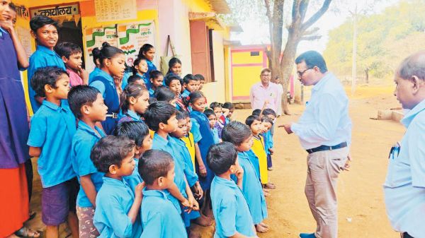 स्कूलों का डीर्ईओ ने किया निरीक्षण, विद्यार्थियों का शैक्षणिक स्तर परखा