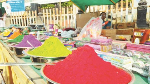 आज जलेगी होली, कल चंद्रग्रहण एक दिन बाद त्यौहार, लोगों में उत्साह