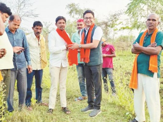 भाजपा नेता देवांगन ने किसानों का सम्मान किया