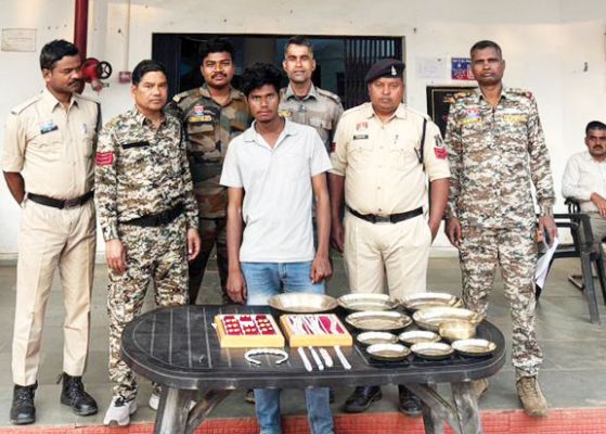 ज्वेलरी दुकान में चोरी, आरोपी गिरफ्तार