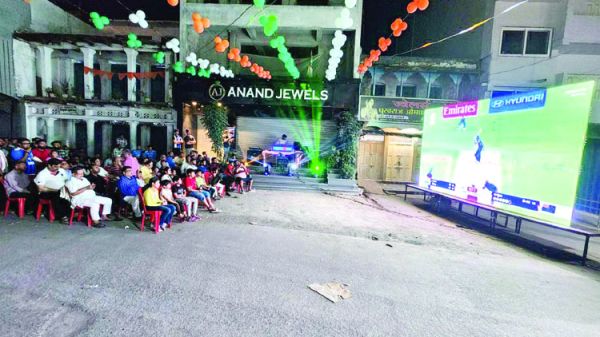 न्यूजीलैंड के हर विकेट पर क्रिकेट प्रेमियों ने फोड़े पटाखे