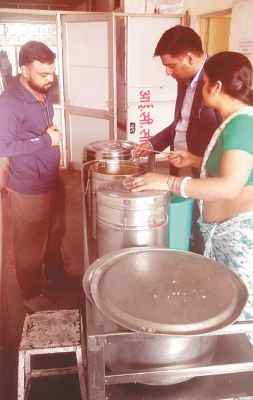 कलेक्टर ने चिकित्सालय का किया आकस्मिक निरीक्षण