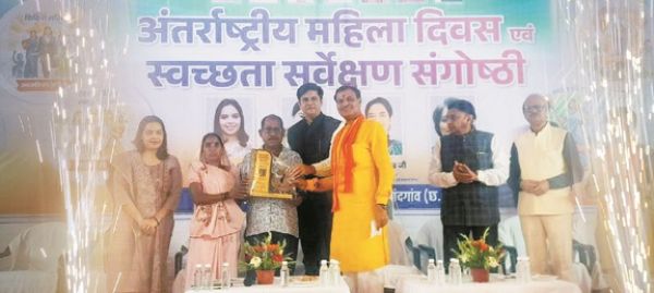 जहां नारी का सम्मान होता है, वहीं देवी-देवता का वास होता है-अभिषेक पूर्व सांसद ने हजार महिलाओं का किया सम्मान