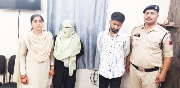 सेक्स रैकेट का खुलासा, संचालिका व ग्राहक गिरफ्तार