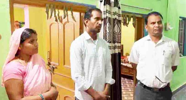 परिवार सोता रहा हो गई लाखों की चोरी