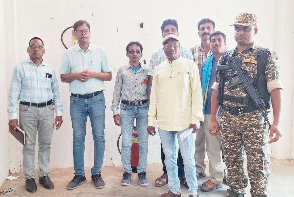 चुनाव अधिकारी ने ईवीएम का जायजा लिया