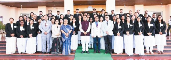 प्रशिक्षु न्यायाधीशों से सीएम ने कहा-निष्पक्षता से जिम्मेदारियों का निर्वहन करें