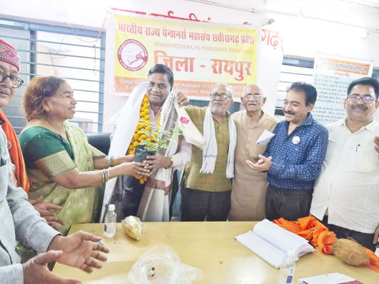 बस्तर में पेंशनर्स हितों के कार्यों के लिए ताटी सम्मानित