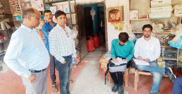 घरेलू गैस सिलेंडरों का अवैध भण्डारण, 9 सिलेंडर जब्त