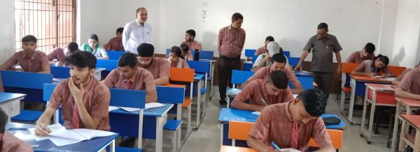 डीईओ ने परीक्षा केंद्र का किया निरीक्षण