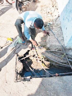 चिखली में बहते 8 नल कनेक्शन काटे