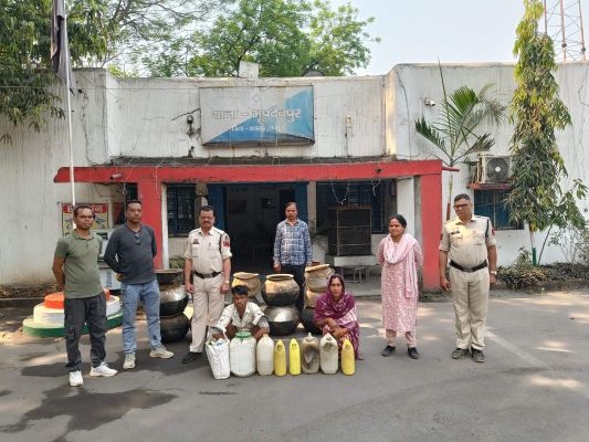 अलग-अलग स्थानों से अवैध महुआ  शराब जब्त, चार आरोपी गिरफ्तार