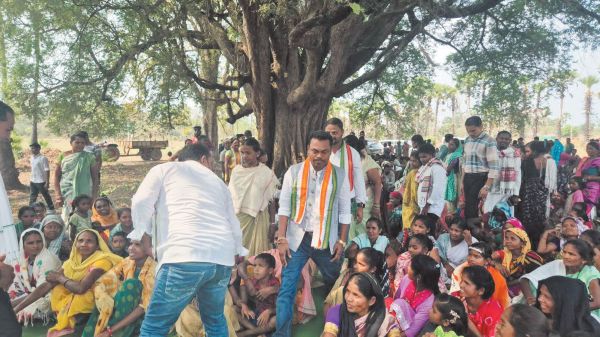 जिला कांग्रेस अध्यक्ष का ग्रामीण क्षेत्रों का दौरा