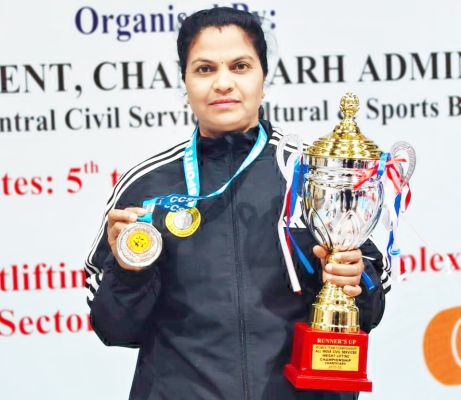 कवर्धा वनमंडल की उप वनक्षेत्रपाल मीना धुर्वे को वेटलिफ्टिंग में  रजत