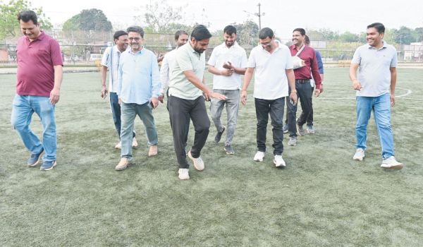 आयुक्त ने फुटबॉल ग्राउण्ड और ओपन जिम का लिया जायजा