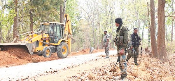 नक्सल भय खत्म, समर्पण बढ़ा, अब सडक़ों से दौड़ रहा विकास