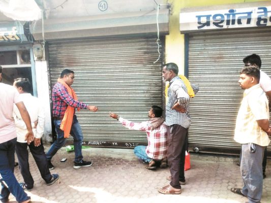 किराया बकाया पर निगम की सख्ती, 6 दुकानें सीलबंद