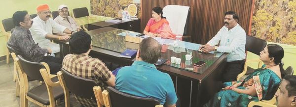 पानी की समस्या पर महापौर ने अफसरों के साथ ली बैठक