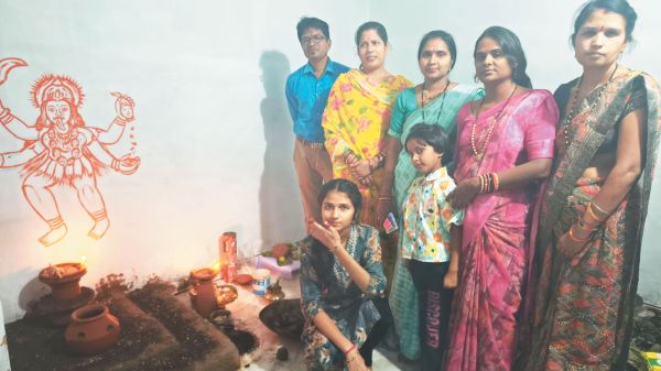 नवरात्र: मंदिरों में मनोकामना ज्योति प्रज्ज्वलित