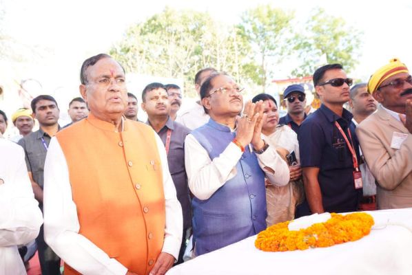 सीएम ने बड़ादेव की पूजा कर प्रदेशवासियों की सुख-समृद्धि का लिया आशीर्वाद