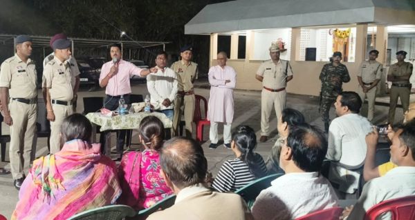पुलिस अब मोहल्ले तक पहुंच रही, कप्तान ने जनता से किया सीधा संवाद