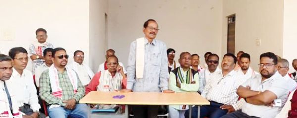 आदिवासी समाज में बढ़ी गुटबाजी, भवन विवाद पर दो गुट आमने-सामने