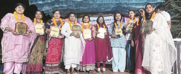 होली मिलन और महिला सम्मान में दिखी एकजुटता