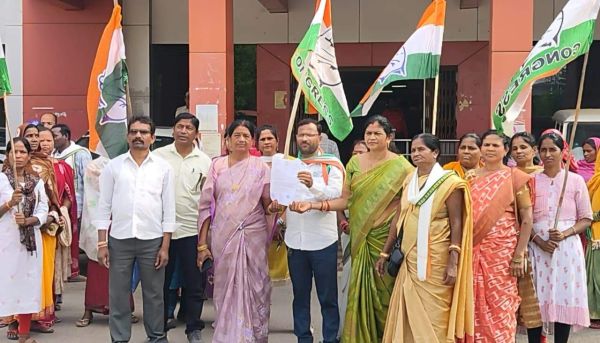 मर्दापाल में शराब दुकान खोलने के विरोध में ग्रामीणों का ज्ञापन