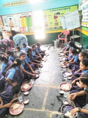 पंच ने कराया न्योता भोज