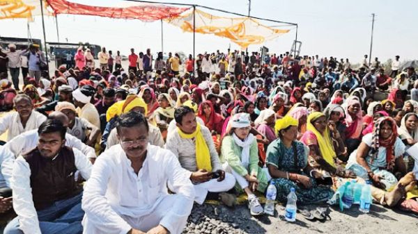 महान-3 खदान पर कांग्रेस का घेराव, एसईसीएल का काम दिनभर ठप