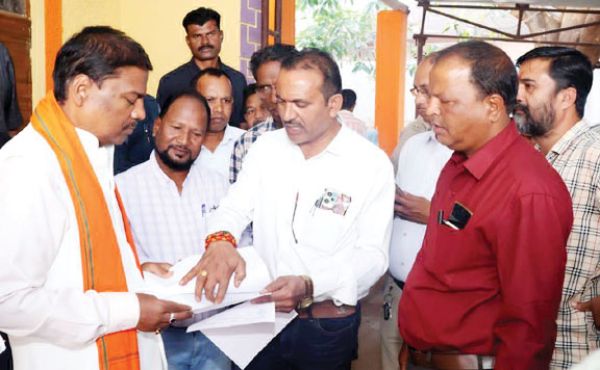 शिक्षकों की पदस्थापना को लेकर मंत्री से मुलाकात