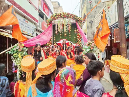 रामानुजगंज में रामनवमी शोभायात्रा में उमड़े भक्त